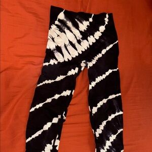 PINK Victoria's Secret Black and White Leggings with Diagonal Stripes
